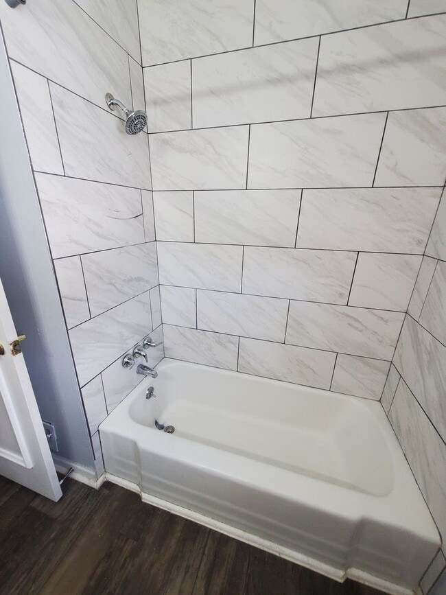 Photo - 5832-5834 N 93rd St. (Duplex) Unidad 5834 (Upper)