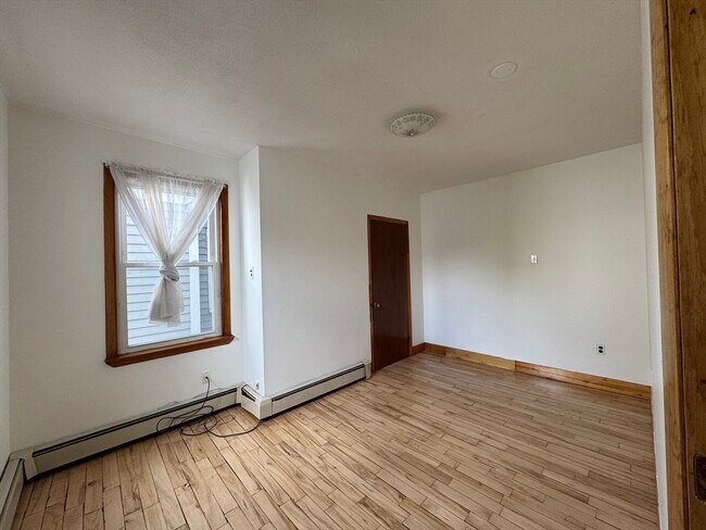 Photo - 114 Thorndike St Unidad #1