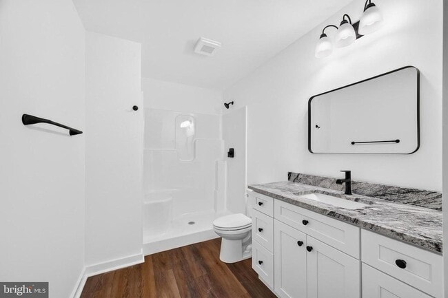 Photo - 33 ET ANDREWS Way