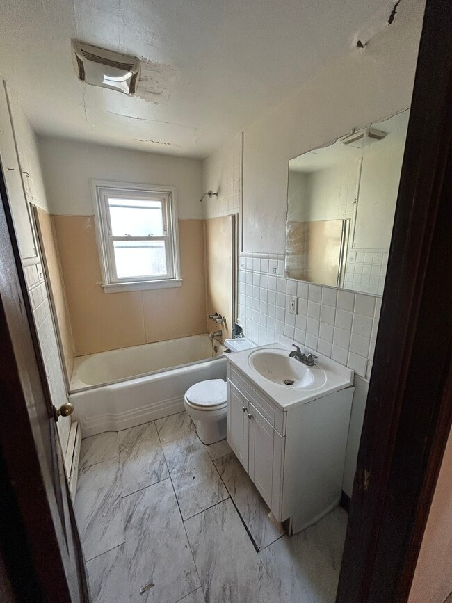 Photo - 5443 Rosemont Ave