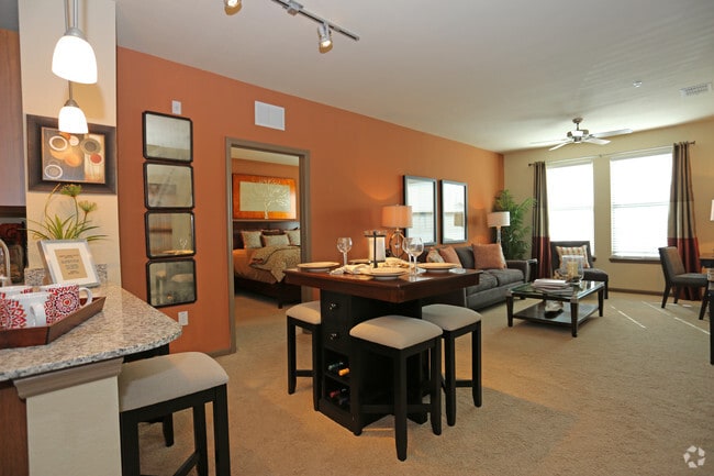 Área de comedor - The Courtney at Bay Pines