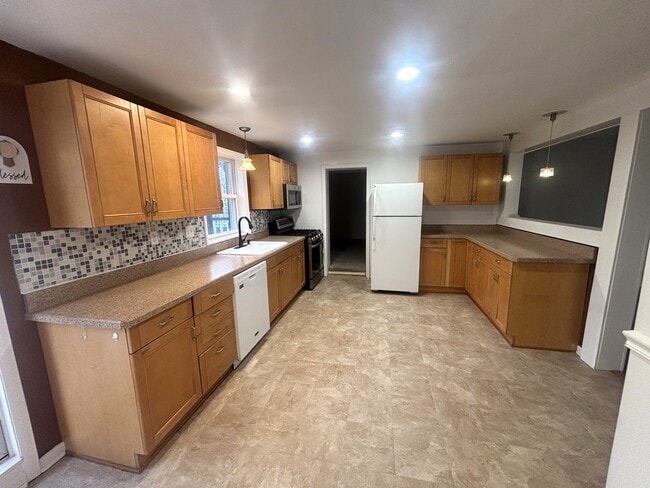Photo - 440 W Meadow Ave