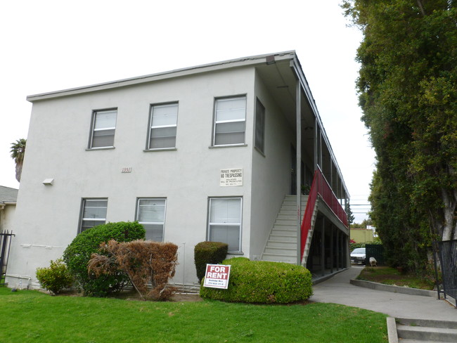 2nd floor rear unit - 1351 S Cochran Ave Apartments