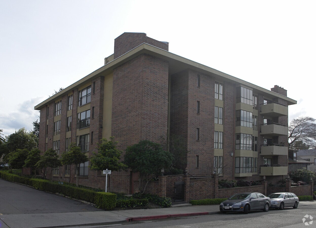 Photo - 5283 Broadway Ter