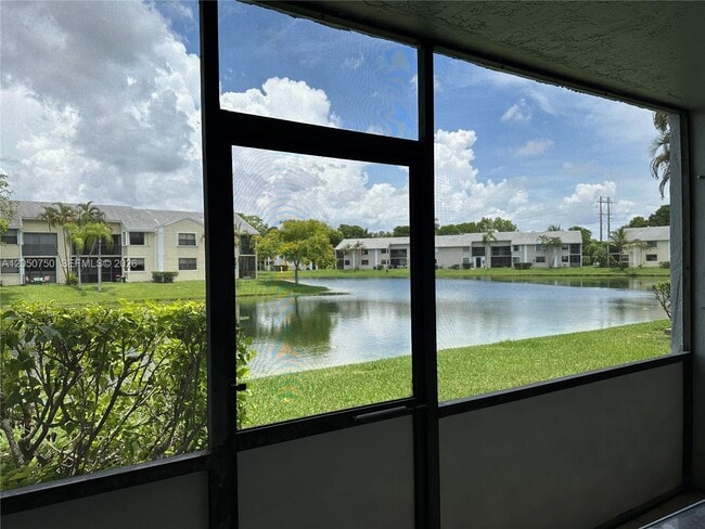 Building Photo - 960 N Franklin Ave Unit 960G