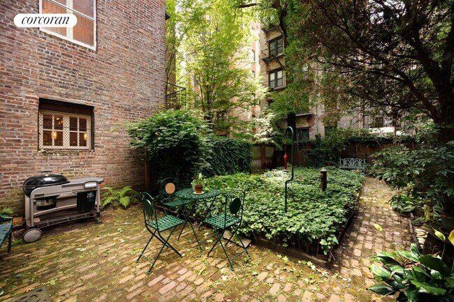 Photo - 134 W 13th St