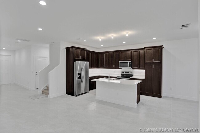 585 Sanderling Cir