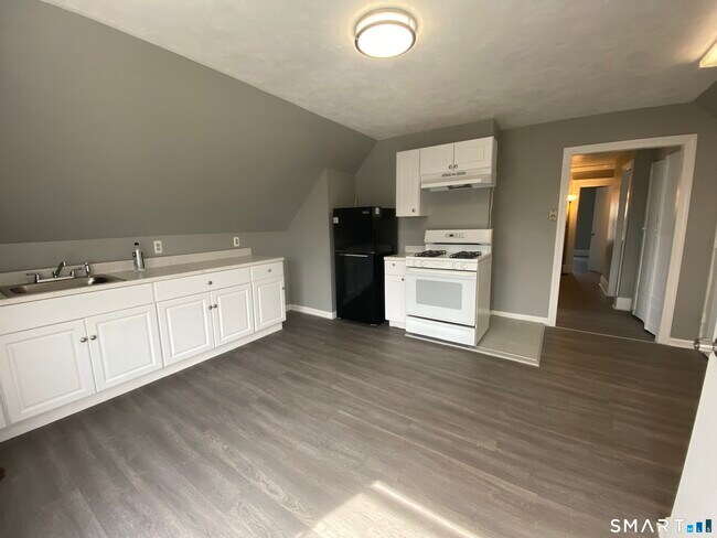 Photo - 358 Blohm St