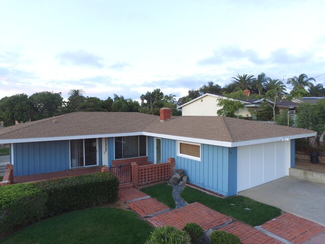 Building Photo - 1136 Larkspur Ln