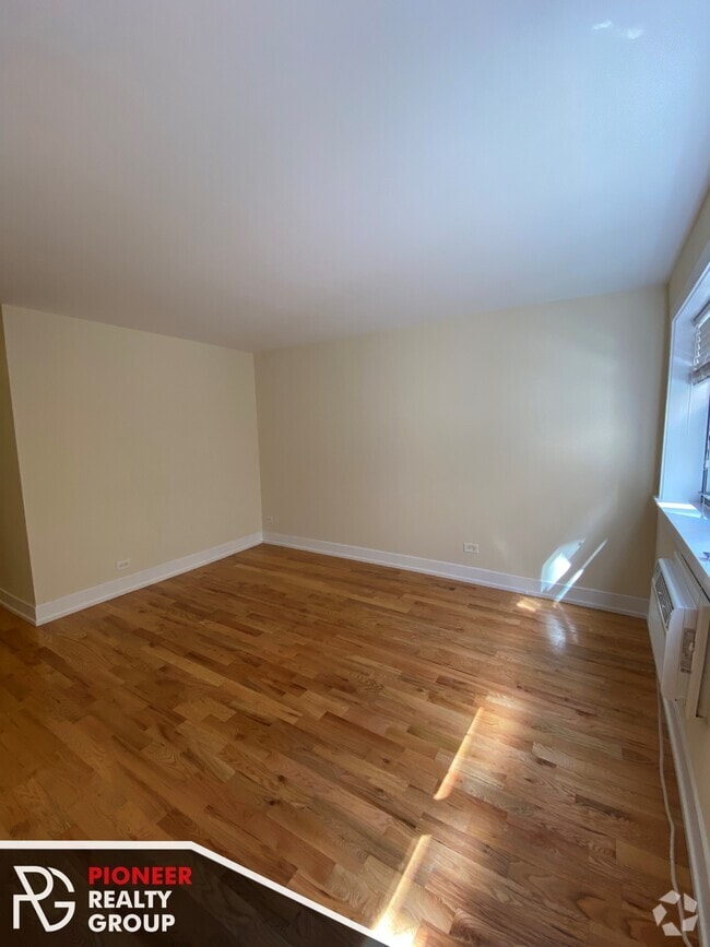 Building Photo - 563 W Arlington Pl Rental