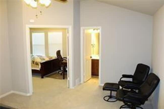 Photo - Great Location, available NOW!