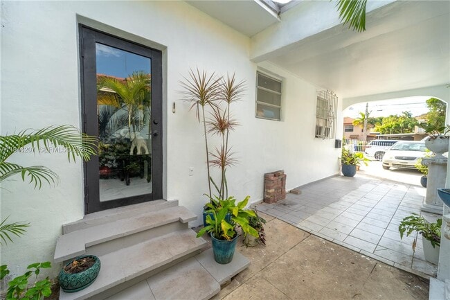 Photo - 919 SW 25th Ave Unit 0