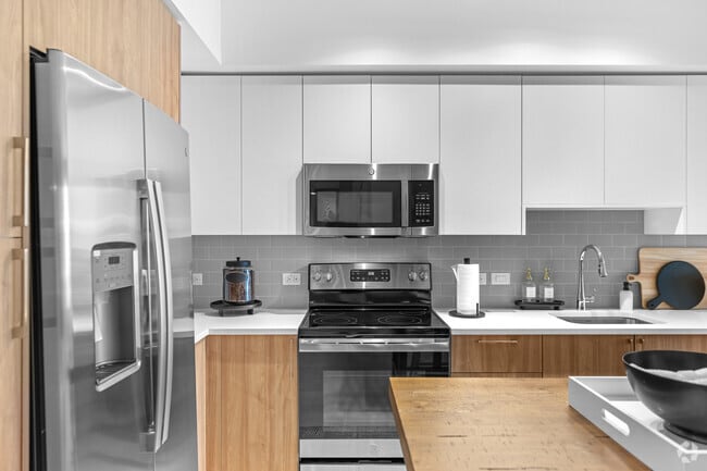 1BR, 1BA - 788SF - Kitchen