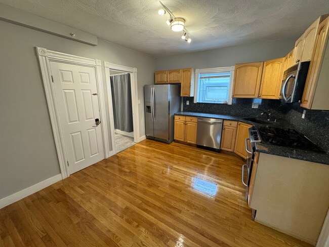 Building Photo - 35 Cameron Ave Unit 2