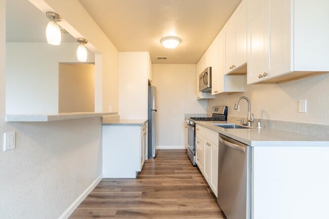 Photo - 556 Heathcliff Dr