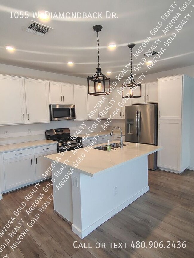 1055 W. Diamondback Dr.