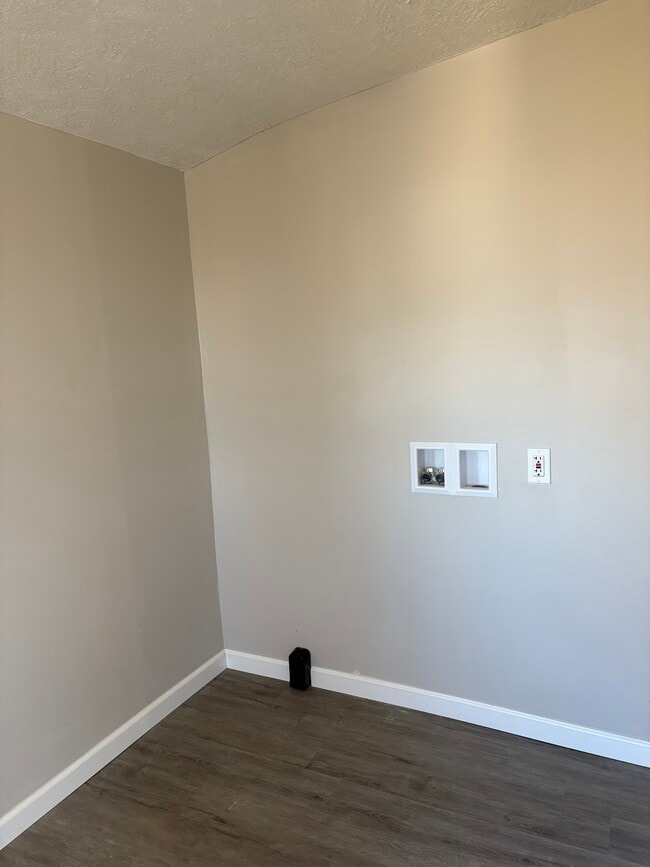 Conexión para lavadora/secadora - 640 Hanna Rd