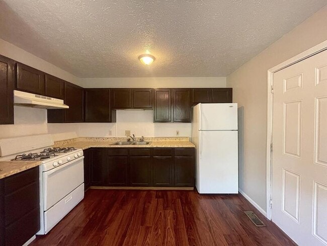 Photo - 942 W 25th St