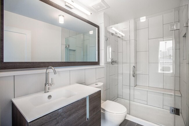Photo - 1252 Wisconsin Ave NW