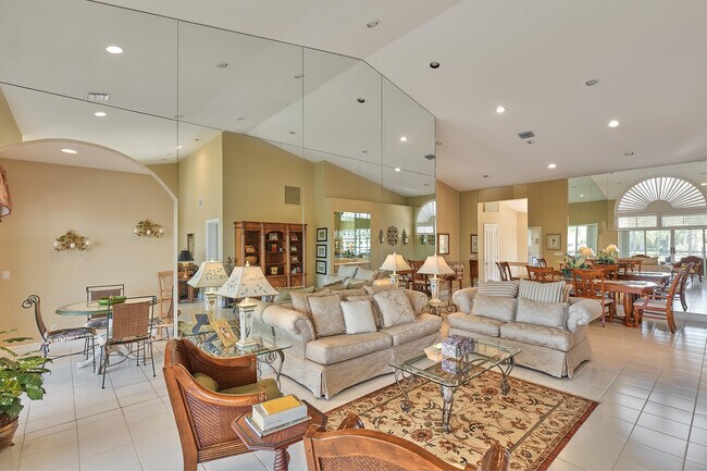 Photo - 392 Spyglass Way