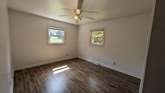 Photo - 352 Newnam Rd
