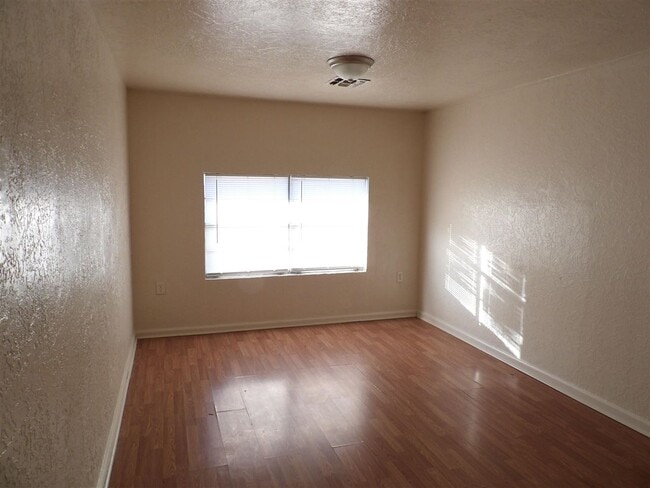 Photo - 1911 NW Andrews Ave