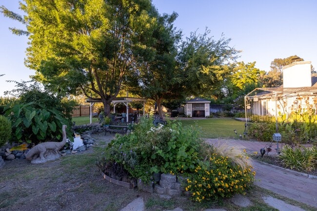 Photo - 1989 Claimstake Ct