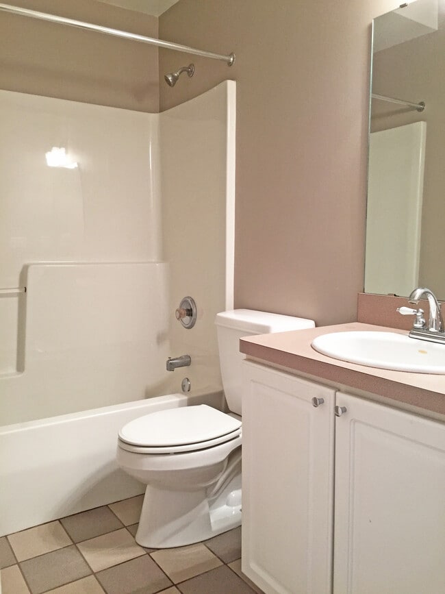 Photo - 108 Warren St