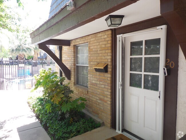 Building Photo - 350 Thunderbird Dr Rental
