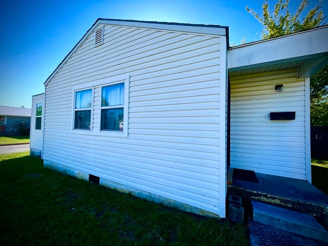 Photo - 2230 Bird Ave