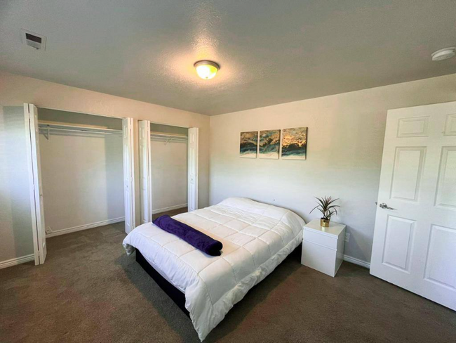 Building Photo - 546 E Delno Dr Rental