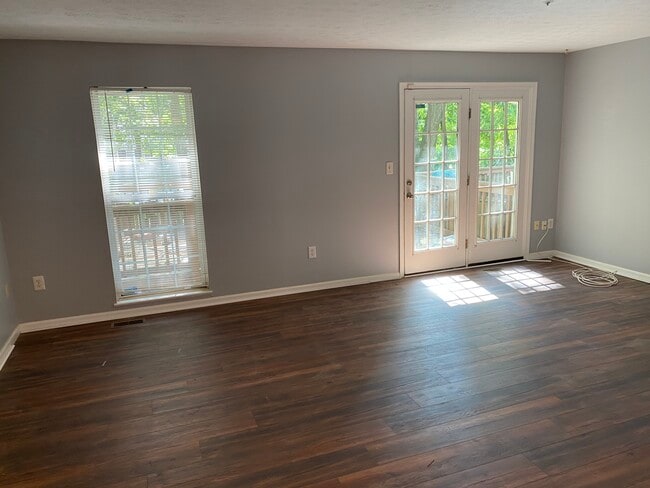 Sala de estar - 7812 Foxfarm Ln