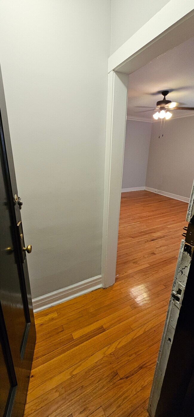 Building Photo - 4410 N Rockwell St Unit 4410-1