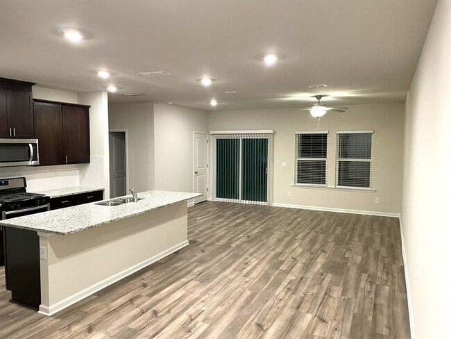 Photo - 1642 Villageside Ct