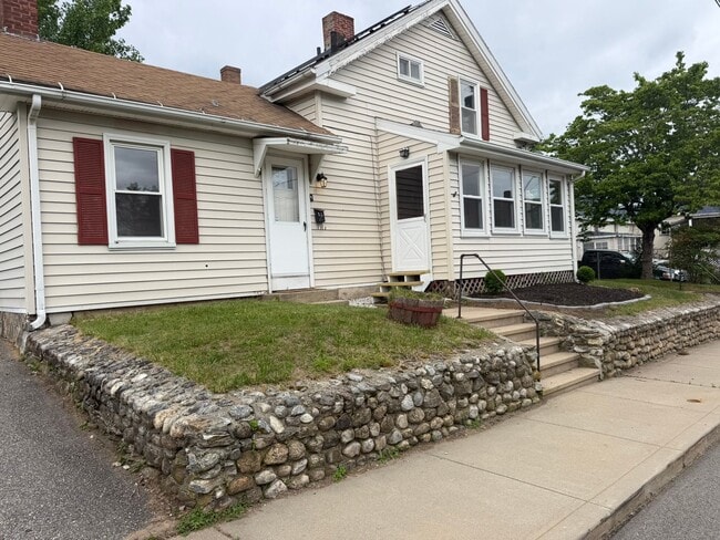 Building Photo - 11 Battey St