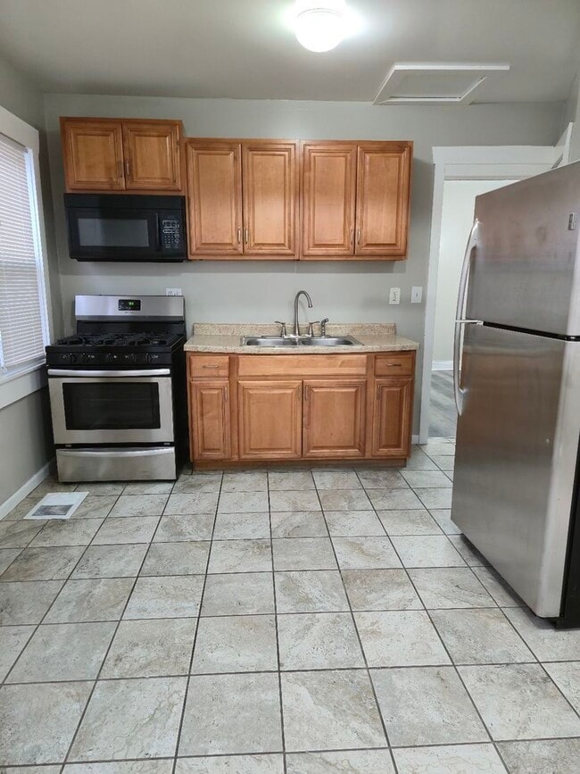 3240 W 64th Pl