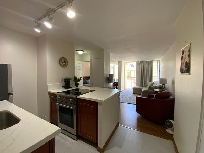 Photo - FULLY FURNISHED 1 BEDROOM/1 BATH IN HONOLULU Unit 209