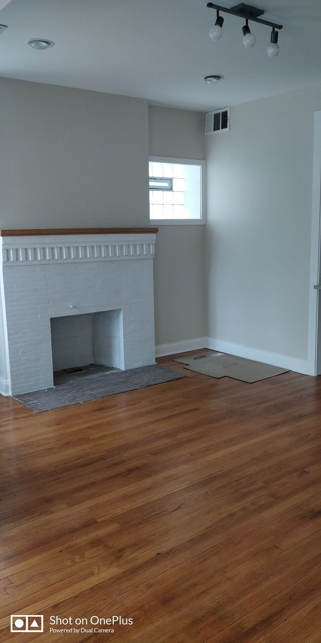 Photo - 1845 W Greenleaf Ave Unit #2