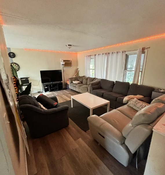 Photo - 599 S East St