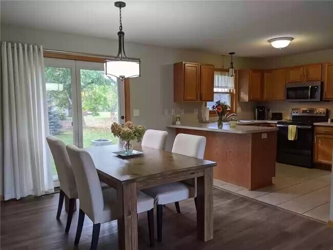 Photo - 1424 Sunset Ave SE