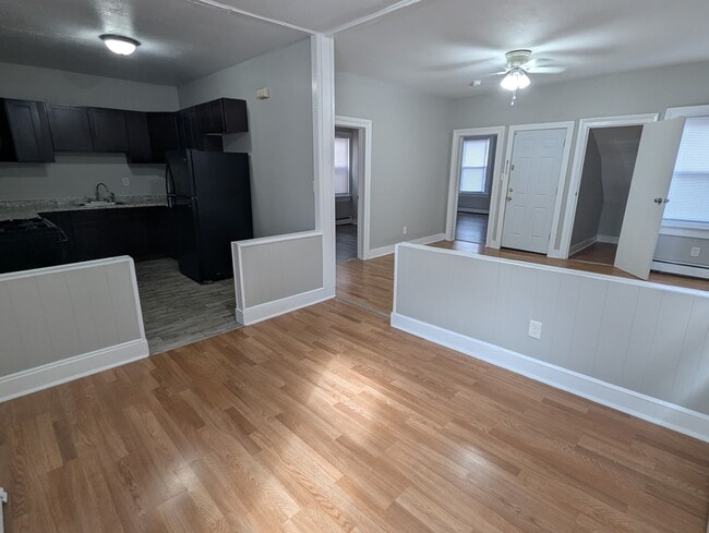 Building Photo - 22 Daggett St Unit 1