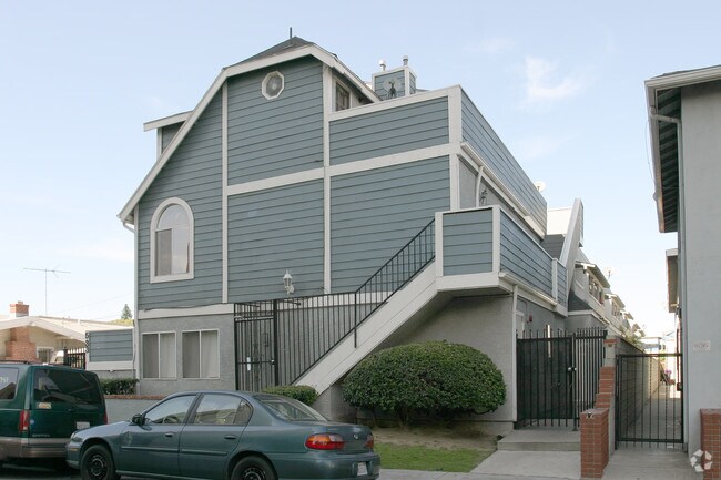 533 E 11th Street