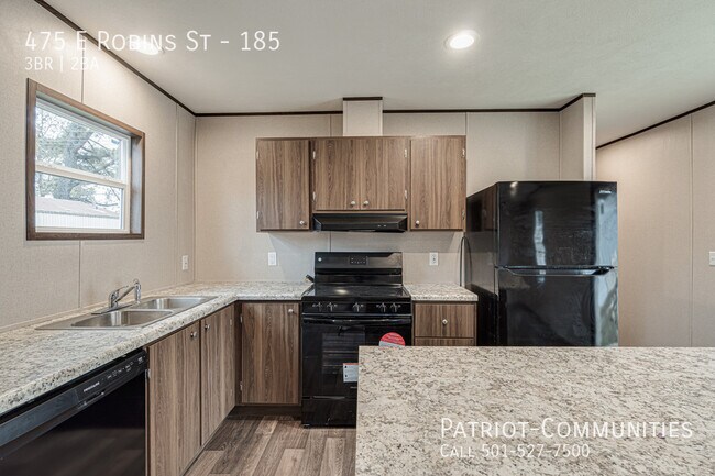 Photo - 475 E Robins St