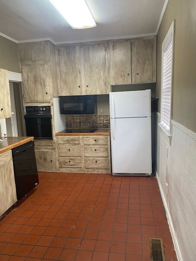 Photo - Nice 3 Bed 2 Bath! Available August 2026!