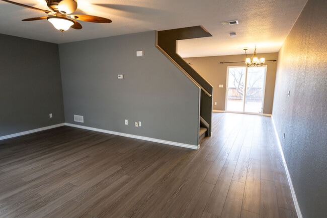 Photo - 350 Plowman Ct