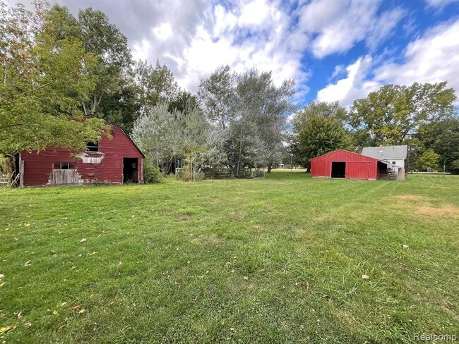 Photo - 47611 Ford Rd