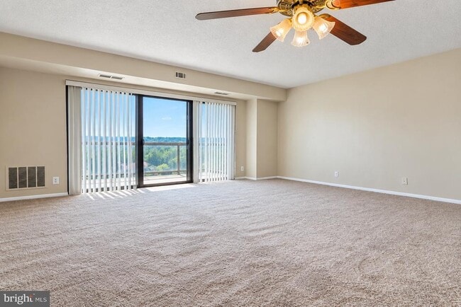 205 Yoakum Pkwy Unit 801