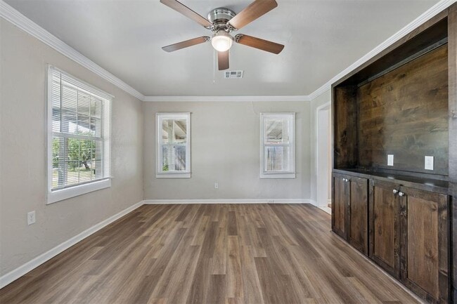 Photo - 510 N Marshall Dr