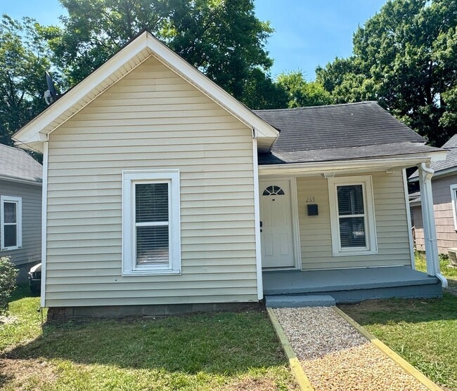 Building Photo - Move-in Ready!