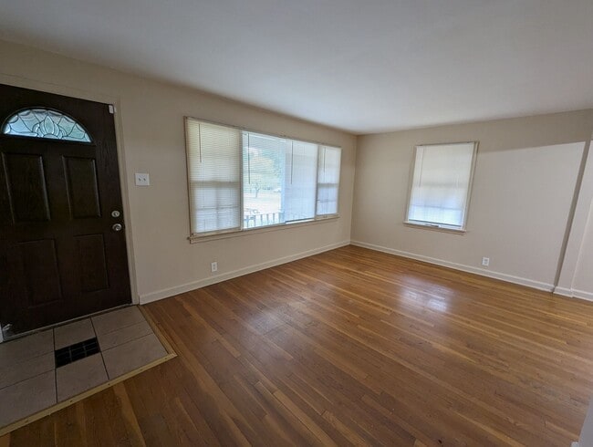 Photo - Sweet on Ashford: Sunny Spaces & Classic Charm!